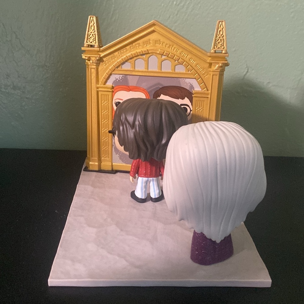 Harry Potter and Albus Dumbledore with The Mirror of Erised, Vinyl Collectible - Picture 2 of 7
